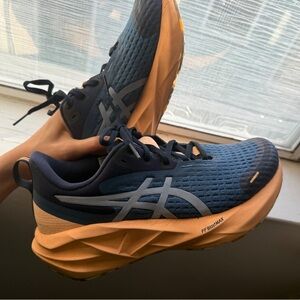 ASICS Women’s Novablast 5